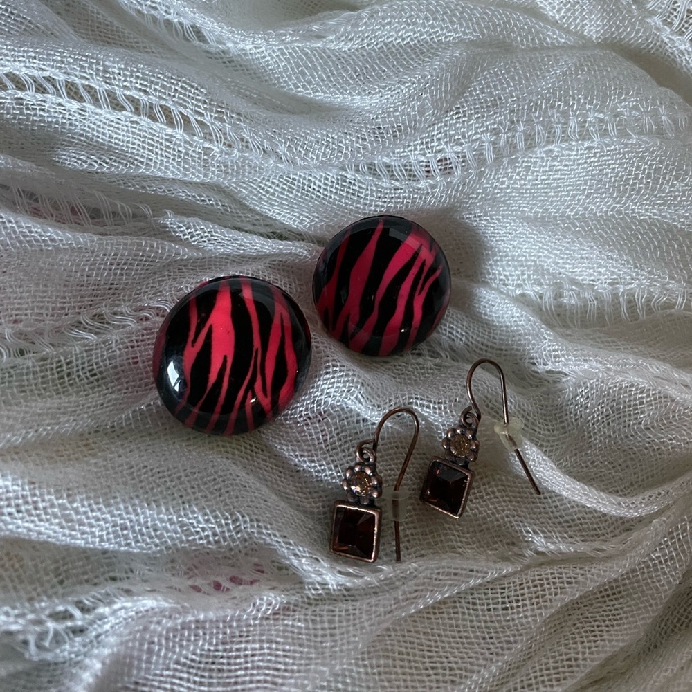 2 pairs - Red square rhinestone, round button back post